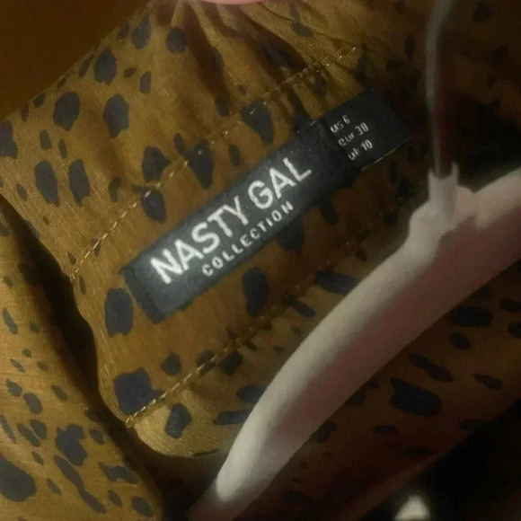 Animal print Nasty Gal blouse 6 EUC - Picture 3 of 3